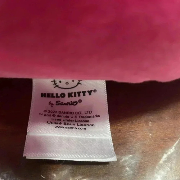 Squishmellow Sanrio hello kitty whith chocolate heart and bow8” - Picture 5 of 7